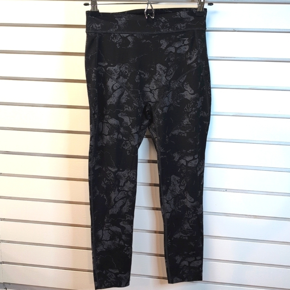 Gymshark X KK Fit collection Black Camo 7/8 Leggings size Small EUC - Picture 3 of 7